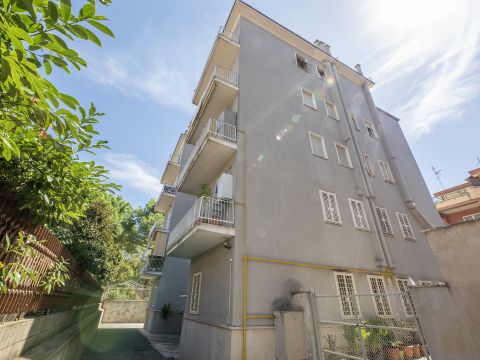 1 bedroom Apartment in Rome, Italy No. 381438