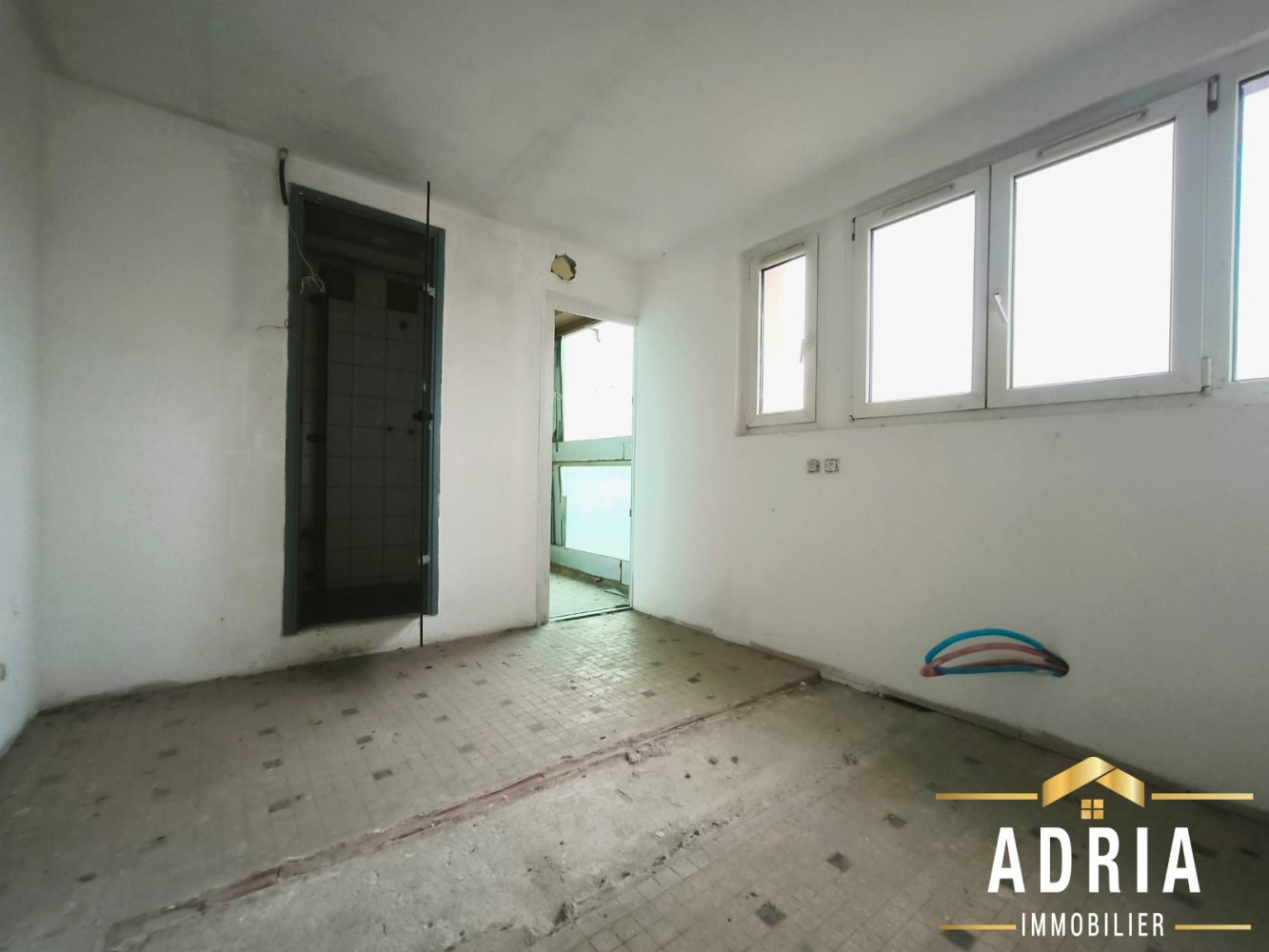  بناية في Homecourt, France 850متر مربع رقم 48848