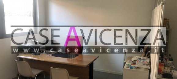 2 rooms Office in Veggiano, Italy No. 107587 3