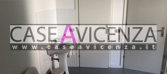 2 rooms Office in Veggiano, Italy No. 107587 9