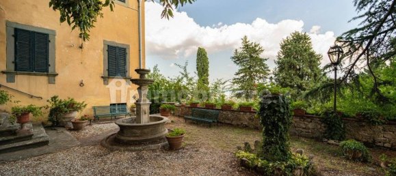 Villa de 5 dormitorios en Capannori, Italy No. 374524 41