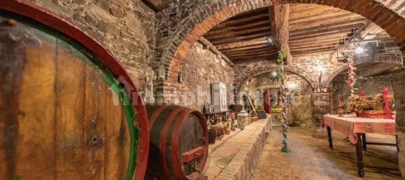 Villa de 5 dormitorios en Capannori, Italy No. 374524 7