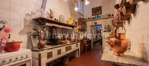 Villa de 5 dormitorios en Capannori, Italy No. 374524 24