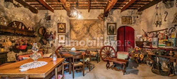 Villa de 5 dormitorios en Capannori, Italy No. 374524 11