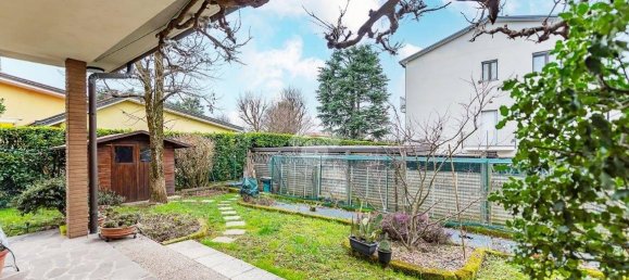 4 bedrooms Villa in Gerenzano, Italy No. 103183 5