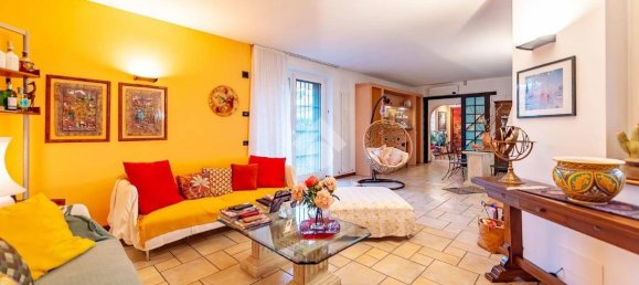 4 bedrooms Villa in Gerenzano, Italy No. 103183 9