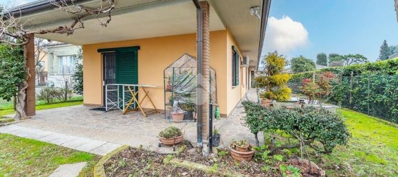 4 bedrooms Villa in Gerenzano, Italy No. 103183 2