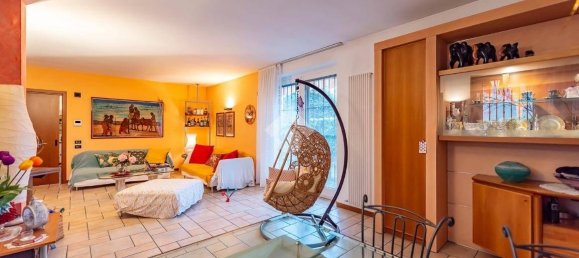 4 bedrooms Villa in Gerenzano, Italy No. 103183 8