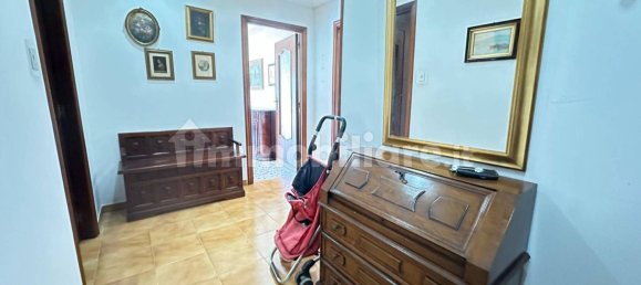 5 rooms Apartment in Naples, Italy No. 276543 3