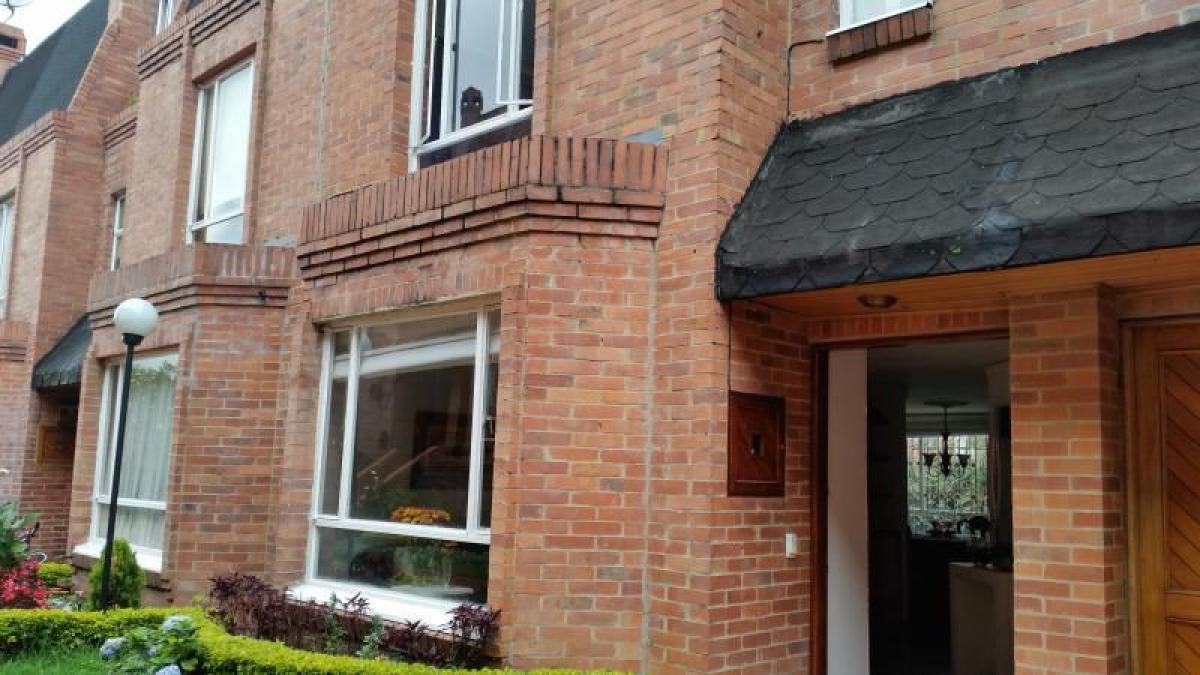 3 bedrooms House in Bogota, Colombia No. 12805