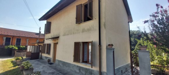 Casa de 6 habitaciónes en Berzano di San Pietro, Italy No. 226673 74