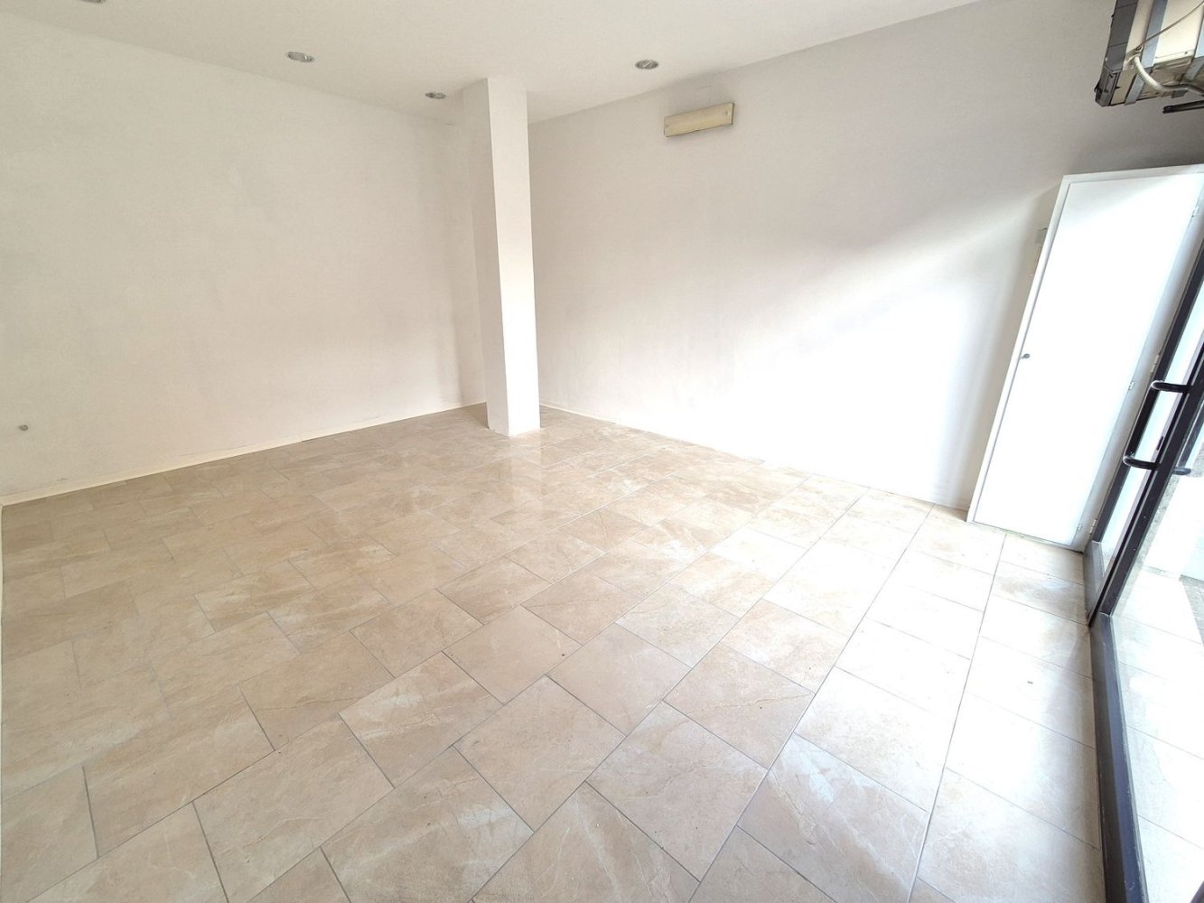 35m² Office in Bologna, Italy No. 328916