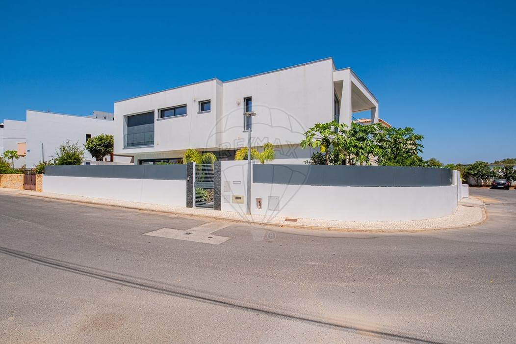 4 bedrooms House in Portimao, Portugal No. 282282