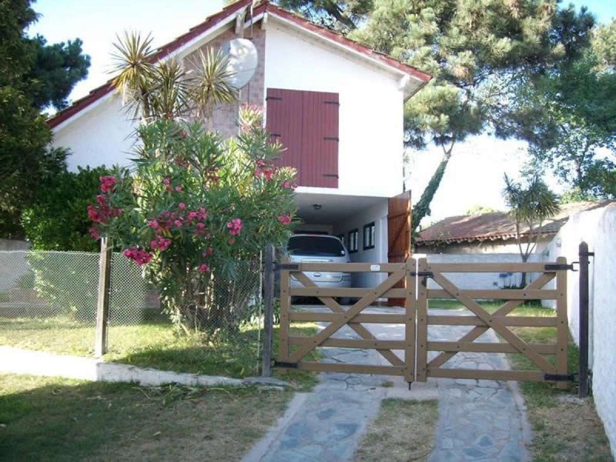 3 bedrooms House in Mar del Plata, Argentina No. 64721