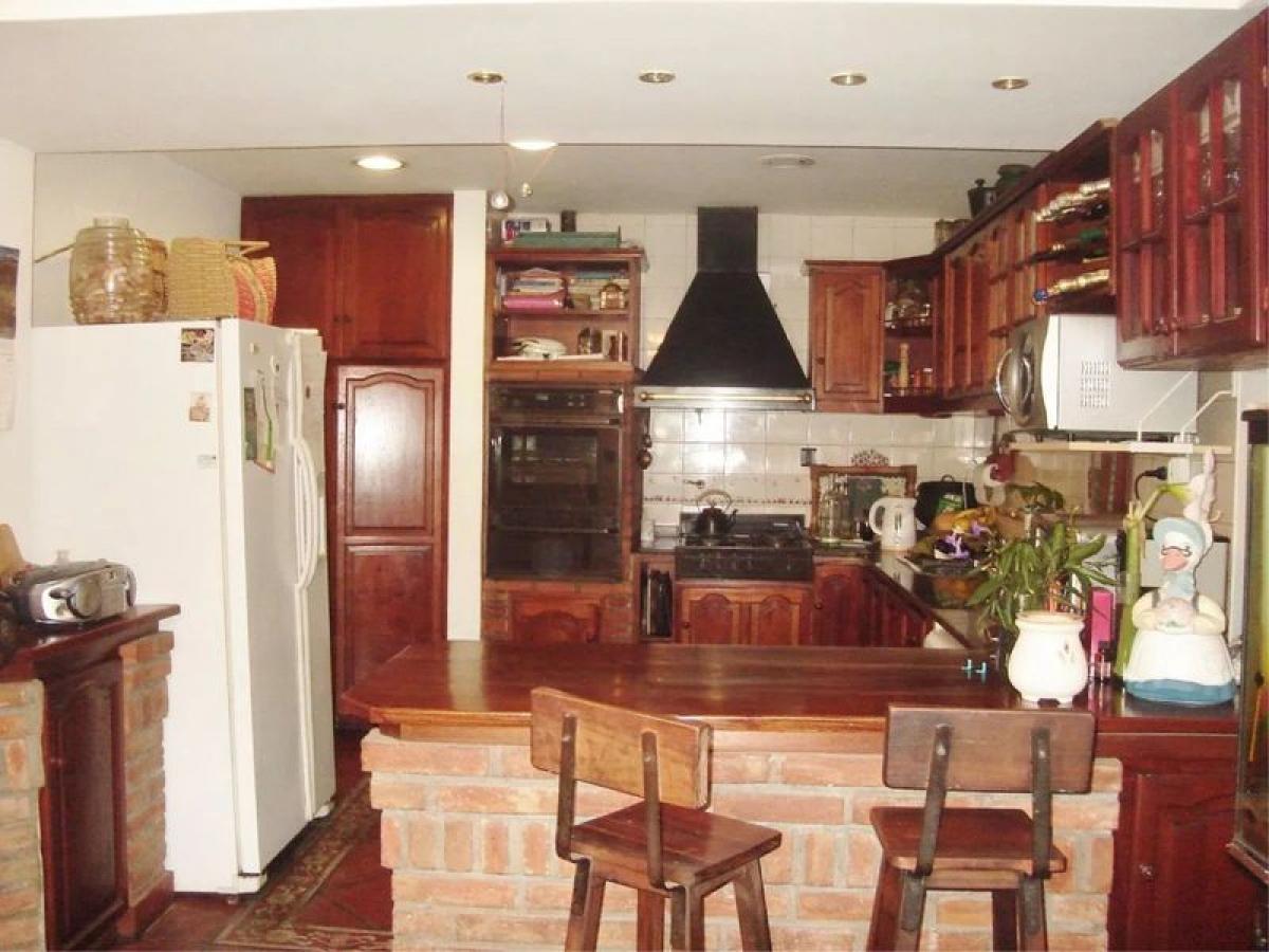 4 bedrooms House in Moron, Argentina No. 51458
