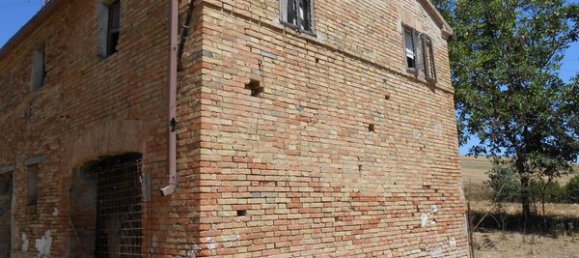 Дом с 10 комнатами в Мондавио, Италия № 113780 10