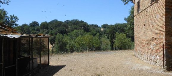 Дом с 10 комнатами в Мондавио, Италия № 113780 16