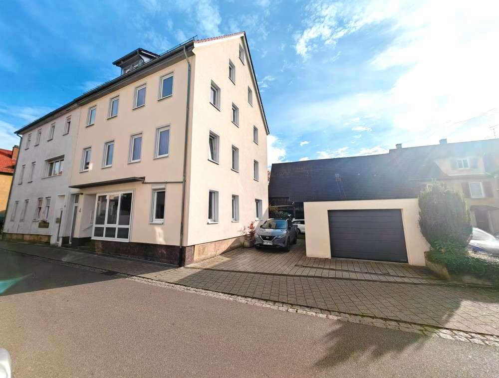 Здание с 4 спальнями в Баден-Вюртемберг, Германия № 10040