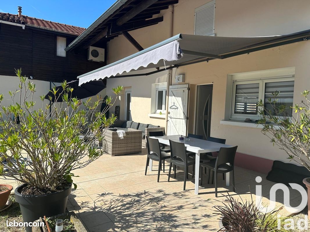 Casa de 4 habitaciónes en Sainte-Marie-du-Lac-Nuisement, France No. 52784