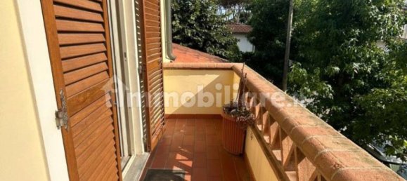 4 bedrooms Villa in Pietrasanta, Italy No. 307424 2