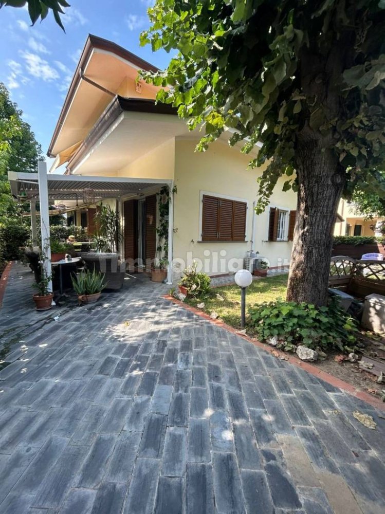 4 bedrooms Villa in Pietrasanta, Italy No. 307424