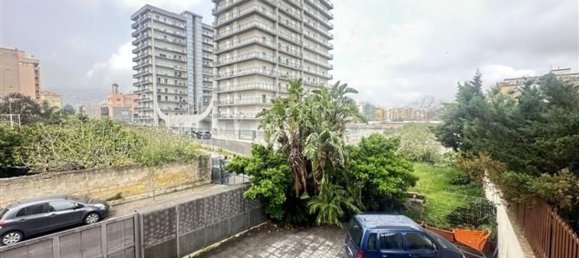 4 rooms Apartment in Palermo, Italy No. 45921 10