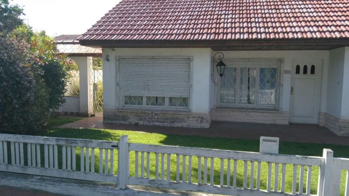 2 bedrooms House in Mar del Plata, Argentina No. 80707
