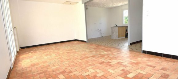 4 bedrooms House in Saint-Lubin-des-Joncherets, France No. 161420 4