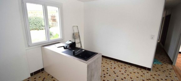 4 bedrooms House in Saint-Lubin-des-Joncherets, France No. 161420 2