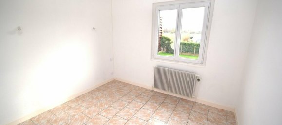 4 bedrooms House in Saint-Lubin-des-Joncherets, France No. 161420 9