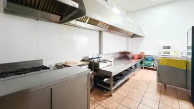 Gewerbliche Immobilie in La Pobla de Vallbona, Spain 171m², Nr. 262471