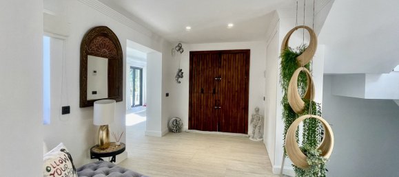 5 bedrooms Villa in Marbella, Spain No. 24703 19