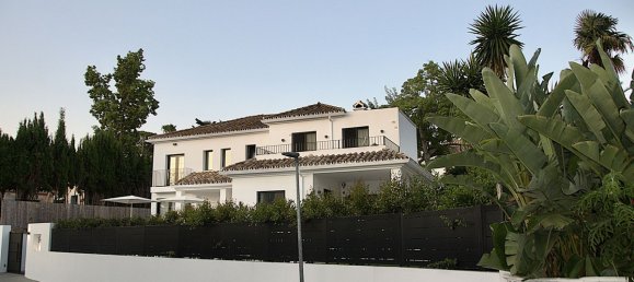 5 bedrooms Villa in Marbella, Spain No. 24703 41
