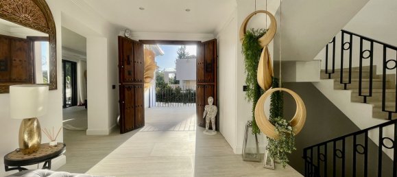 5 bedrooms Villa in Marbella, Spain No. 24703 14