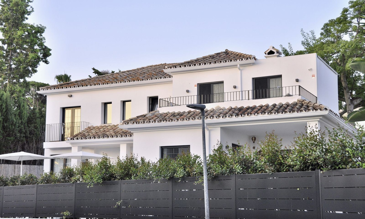 5 bedrooms Villa in Marbella, Spain No. 24703