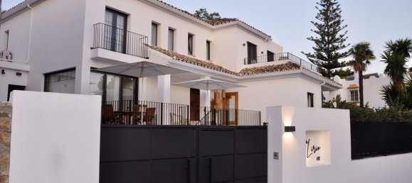 5 bedrooms Villa in Marbella, Spain No. 24703 40