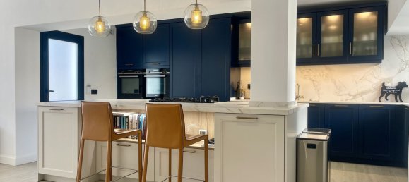 5 bedrooms Villa in Marbella, Spain No. 24703 8