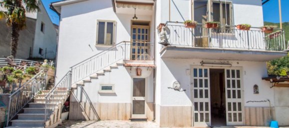 2 bedrooms Villa in Castel Sant'Angelo, Italy No. 381030 3