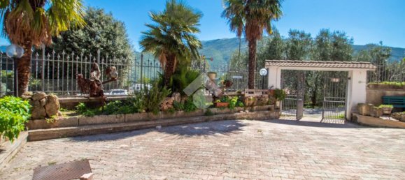 2 bedrooms Villa in Castel Sant'Angelo, Italy No. 381030 6