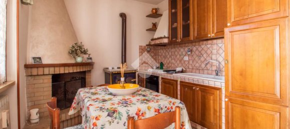 2 bedrooms Villa in Castel Sant'Angelo, Italy No. 381030 10