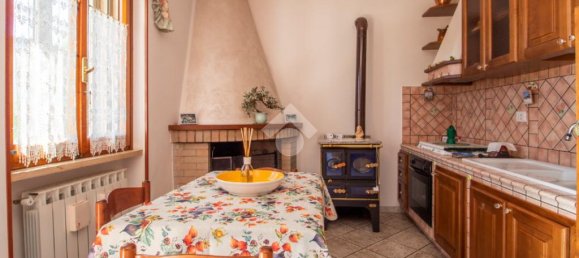 2 bedrooms Villa in Castel Sant'Angelo, Italy No. 381030 11