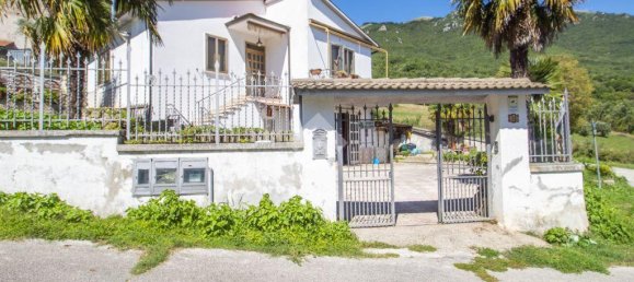 2 bedrooms Villa in Castel Sant'Angelo, Italy No. 381030 2