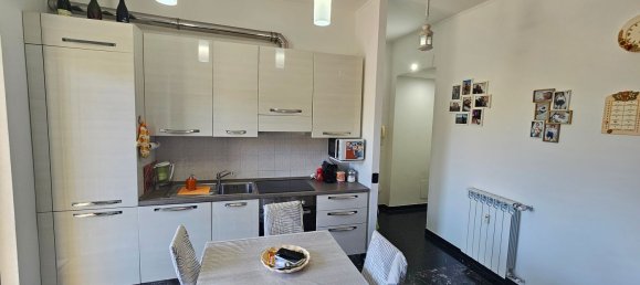 3 Schlafzimmer Wohnung in Genoa, Italy, Nr. 327474 7