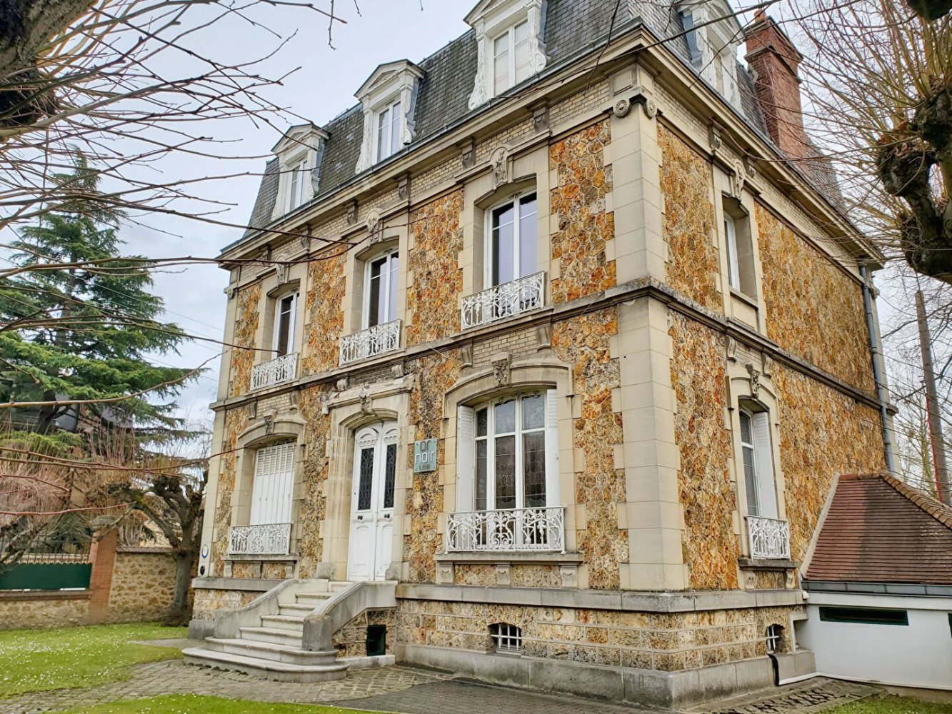 Коммерческая недвижимость 240м² в Ардрикур, Франция № 176985