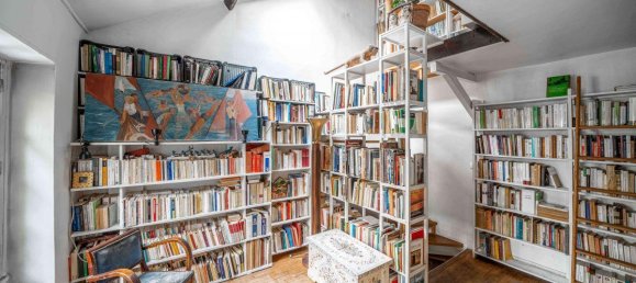 2 bedrooms House in Paris, France No. 165855 5