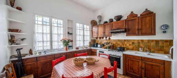 2 bedrooms House in Paris, France No. 165855 4