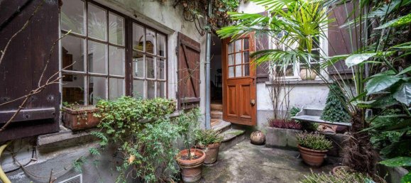 2 bedrooms House in Paris, France No. 165855 2