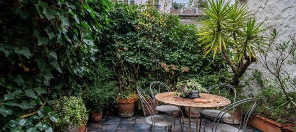 2 bedrooms House in Paris, France No. 165855 9