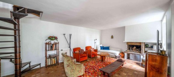 2 bedrooms House in Paris, France No. 165855 3