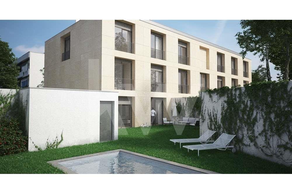 3 bedrooms Apartment in Porto, Portugal No. 44420